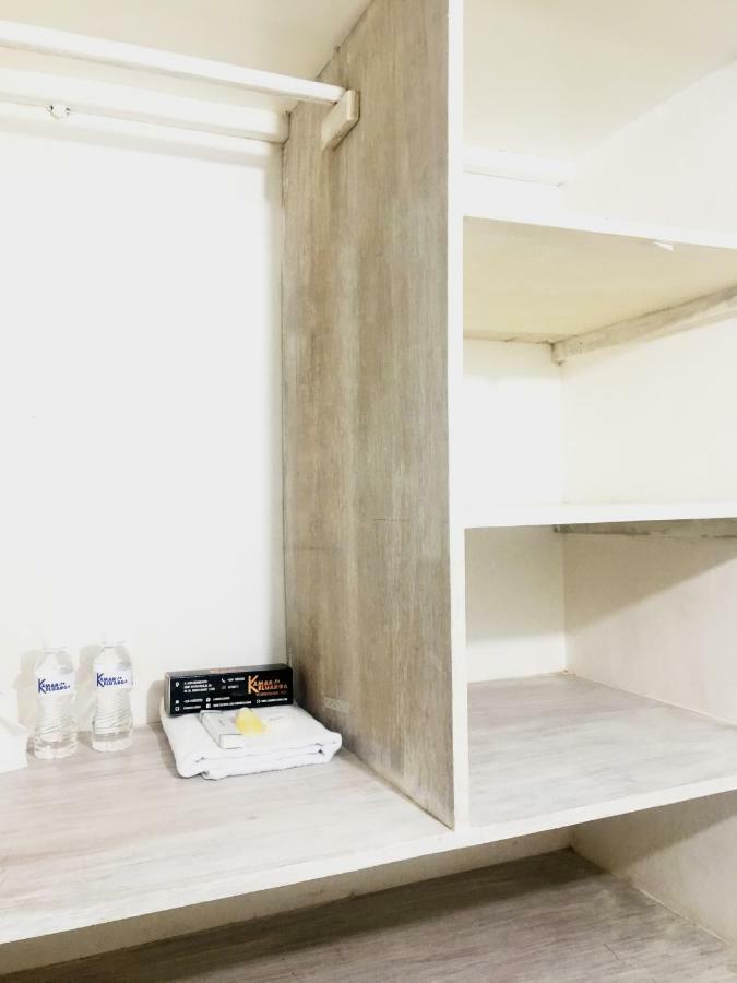 Отель Kamar Keluarga Duri Kosambi Джакарта Экстерьер фото